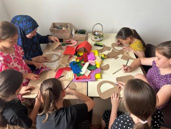 ​Выставка «Ура! Лето!» открылась в Доме культуры сельского поселения Аршты