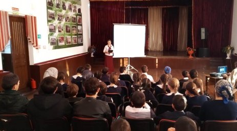 В ДК с.п. Алхасты отметили День Героев Отечества