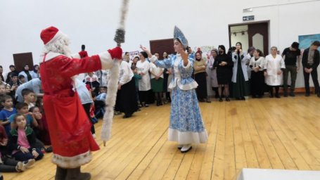 Новогоднее шоу РДК Сунженского района для детей Коррекционной школы