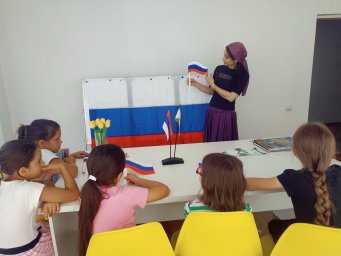 В Доме культуры Зязиков-Юрт прошла беседа "Зачем государству герб, флаг, гимн?