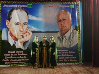 Вокальная группа «Лоаман оаз» на Вечере , посвященном Арби Мамакаеву