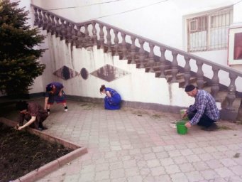 Субботник  в  Сунженском ДК