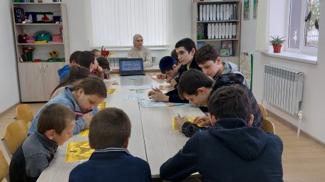 Воспитанники Алкунского Дома культуры создали свои генеалогические древа