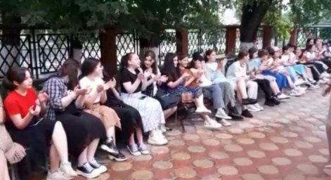 ​Артисты Карабулакского ДК выступают в детских пришкольных лагерях