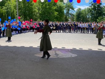 ​Коллектив ДК города Карабулака принял участие в главном школьном празднике, проходившем в Карабулакской СШ №2