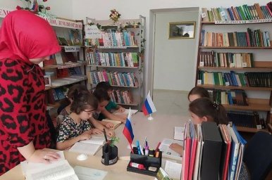 В Доме культуры  с. п. Долаково состоялся литературный час.