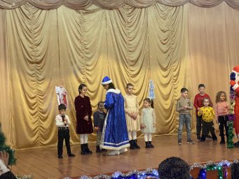 ​В Троицком Доме культуры провели праздник «К нам стучится Новый год»