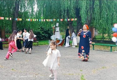 ​Артисты Малгобекского городского Дворца культуры подарили праздник ребятам в пришкольном лагере