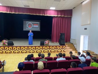 В Доме культуры сельского поселения Мужичи провели беседу «Осторожно, экстремизм!»