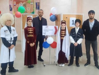 Юные артисты из Яндаре выступили на избирательном участке