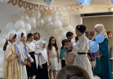 ​Детей Зязиков-Юрта поздравили с праздником Курбан-байрам