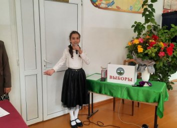 Воспитанники ДК сельского поселения Яндаре пришли на выборы с концертом