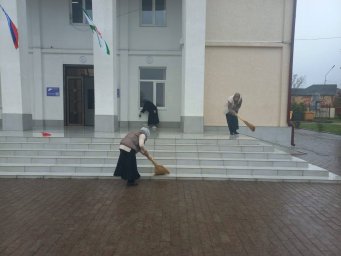 Коллектив КДЦ Малгобекского района Ингушетии принял участие в республиканском субботнике