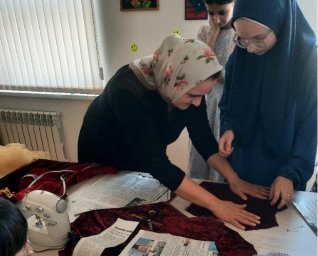 В Яндаре провели мастер-класс по отделке национального костюма