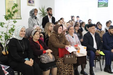 Работники культуры города Малгобека поздравили учителей с их профессиональным праздником