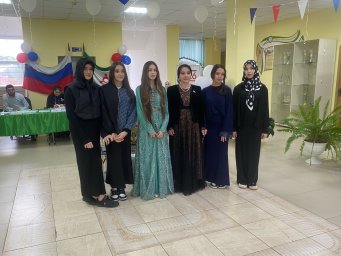 Артисты Дома культуры села Али-Юрт создали особую атмосферу на выборах