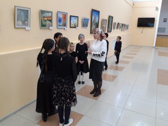 ​Работники Дома культуры города Карабулака организовали культпоход школьников в Государственный музей изобразительных искусств Ингушетии