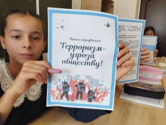 Работники Дома культуры сельского поселения Али-Юрт провели в местной школе классный час "Терроризм - это страшно!"