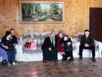 ​Накануне Дня матери работники Сунженского РДК навестили многодетных матерей