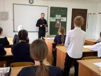 Культработники села Алхасты рассказали местным школьникам о вреде наркотиков